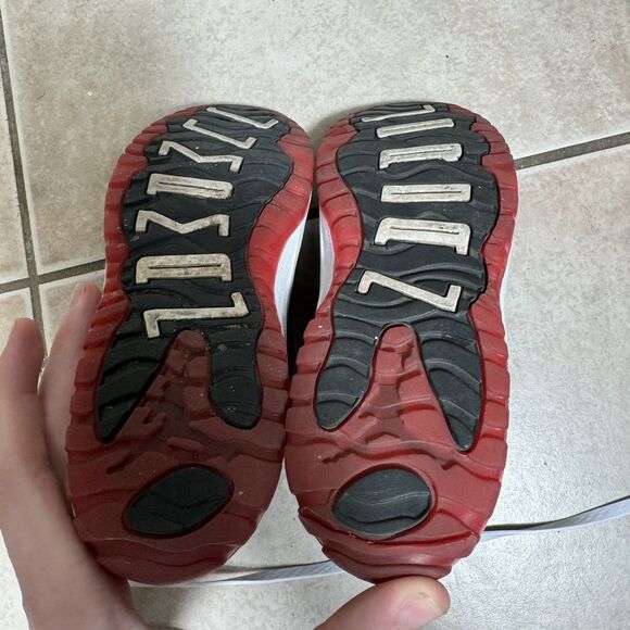 NICE Nike Air Jordan 11 Retro Bred Youth Size 2Y 2019 Black Red 378039-061 - Picture 8 of 8